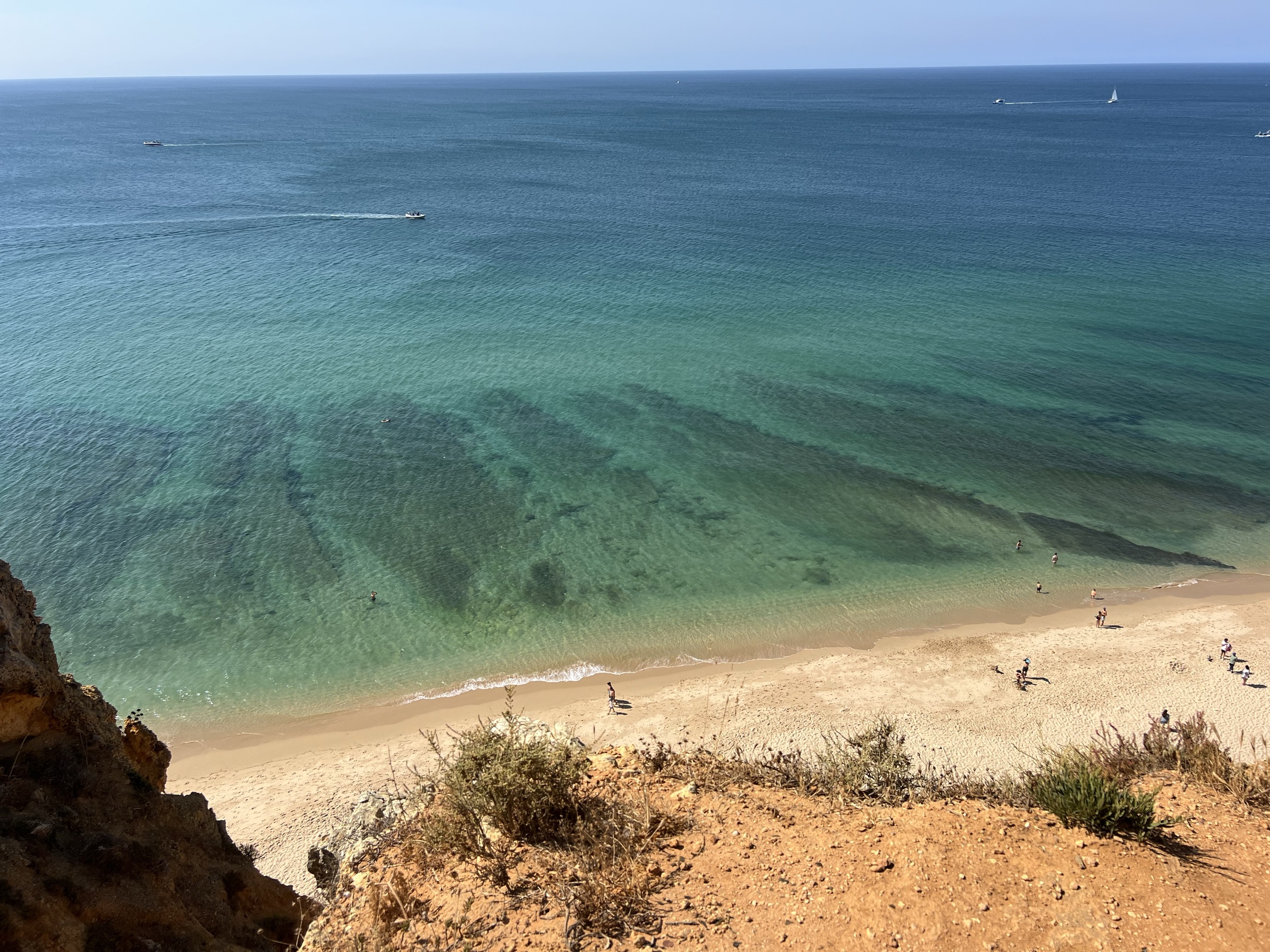 Clear turquoise water and sandy cliffs at Porto de Mós